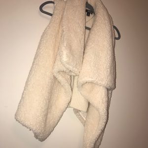 Ana a new approach Medium women’s cream vest